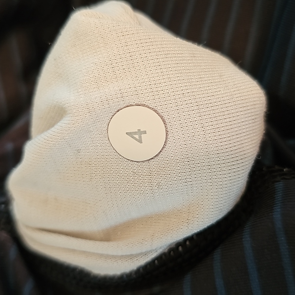 387. Lululemon Wunder Under Pant - Picture 7 of 9